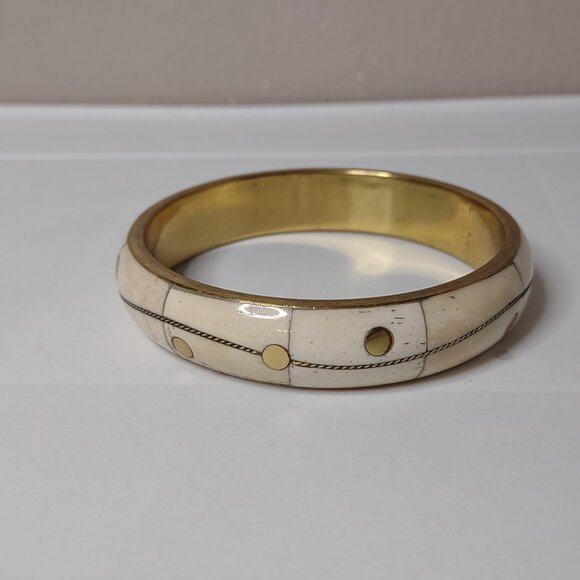 Large 9 Inch Cream And Gold Tone Vintage Bangle - Picture 2 of 10